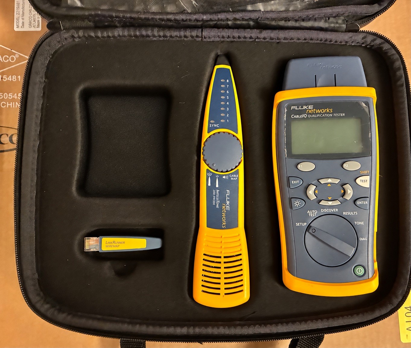 Fluke Networks CableIQ Qualification Tester w/ IntelliTone Pro 200 Probe 