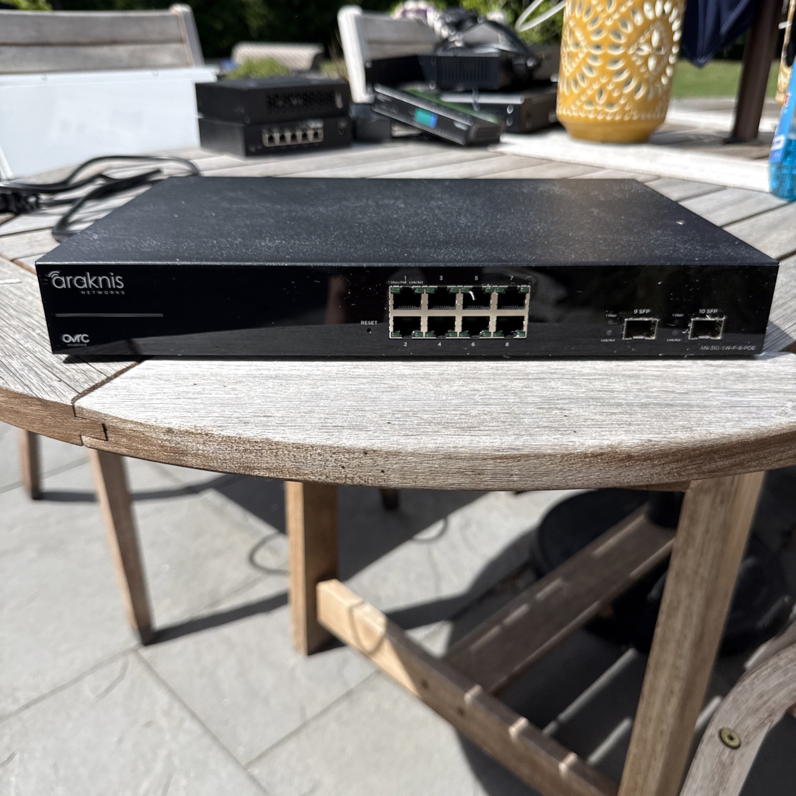 Araknis Networks AN-310-SW-F-8-POE 8-Port Gigabit Switch