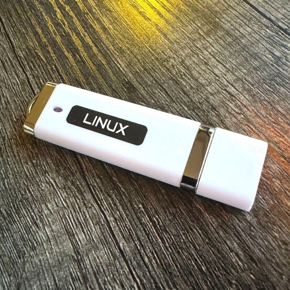 Multiboot 16GB USB Flash Drive 4 in 1 - Ubuntu, Linux Mint, Debian & Kali Linux