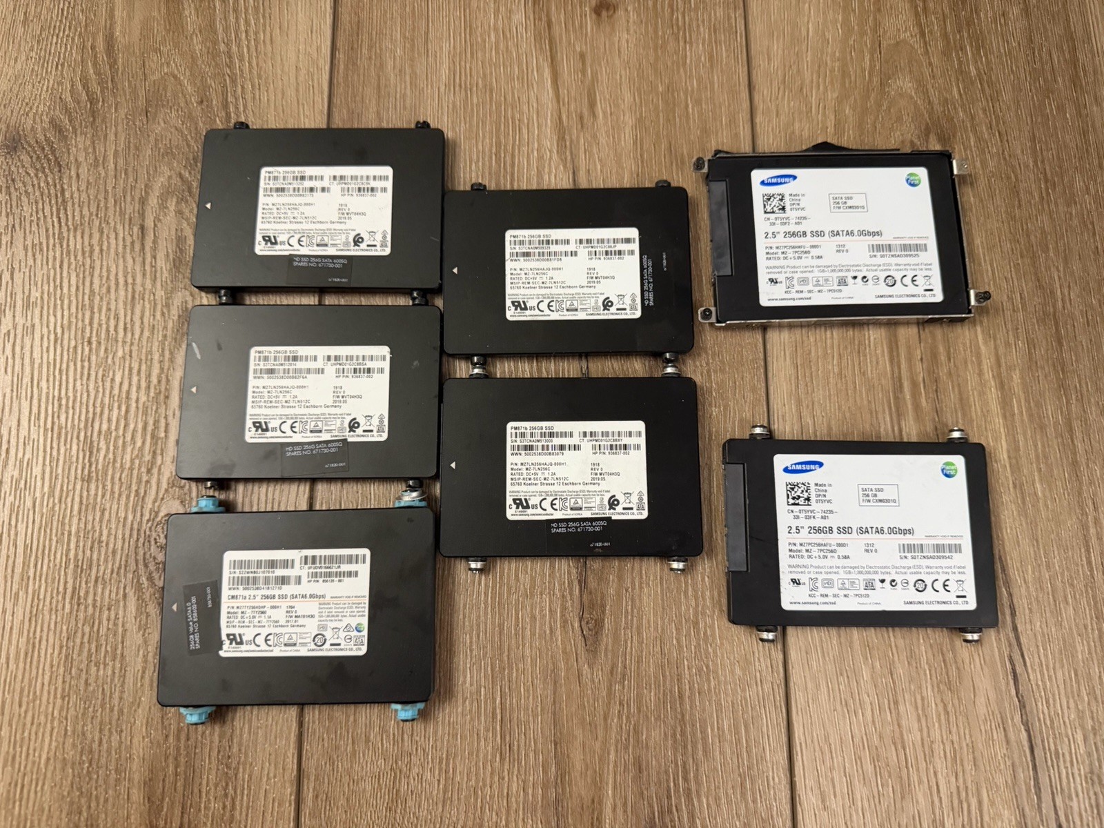 Lot of 7 Samsung 256GB 2.5" SATA III SSDs Solid State Drives w/ Caddies HP Dell