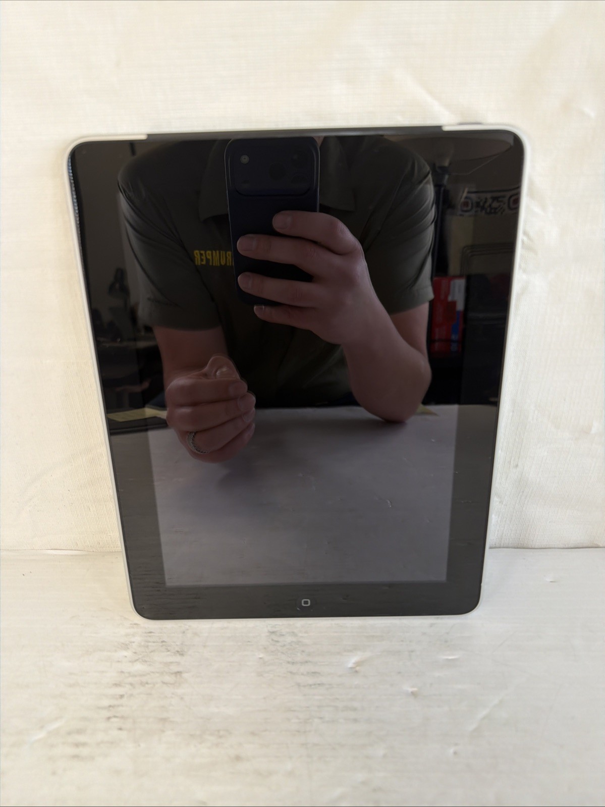 APPLE IPAD 1ST GEN 32GB, A1337 iPad (Wi-Fi + 3G Cellular), 9.7in