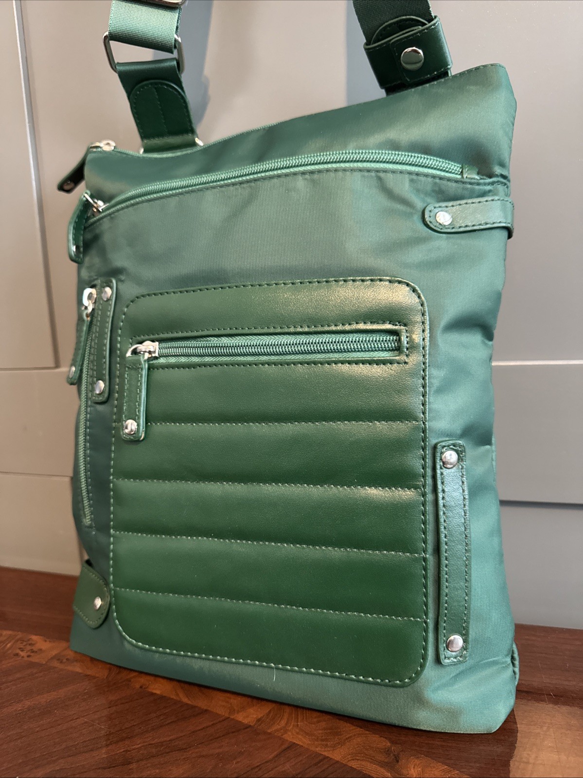 NWT Green Slim Laptop Tablet Crossbody Bag -Up To 14 Inches - Tons Of Pockets