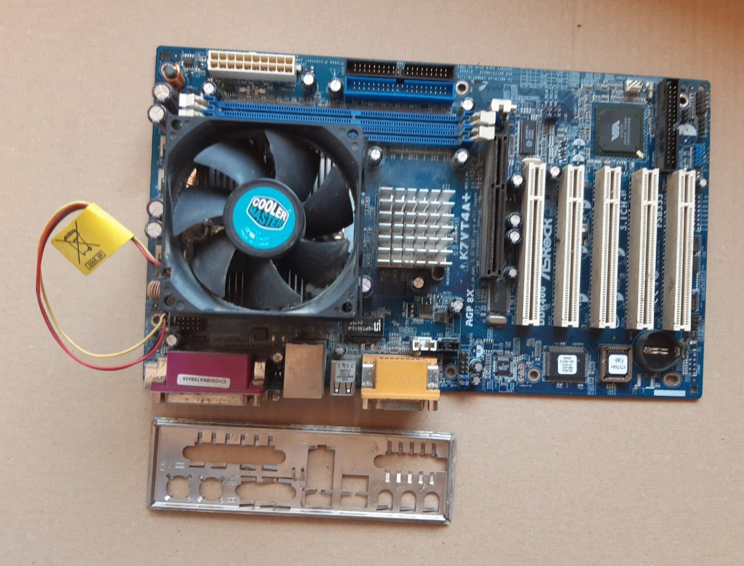 ASRock K7VT4A+ Rev 1.01, CPU AthlonXP 1800+, ATX - Socket 462 - with I/O Sheild