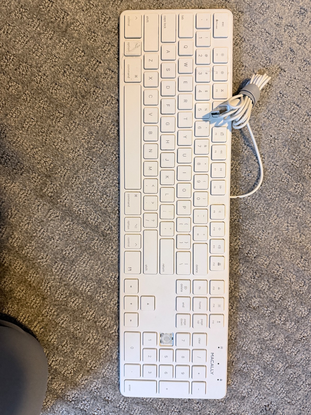 Macally SlimKeyPro Wired USB Mac Keyboard White – Missing Numpad 4