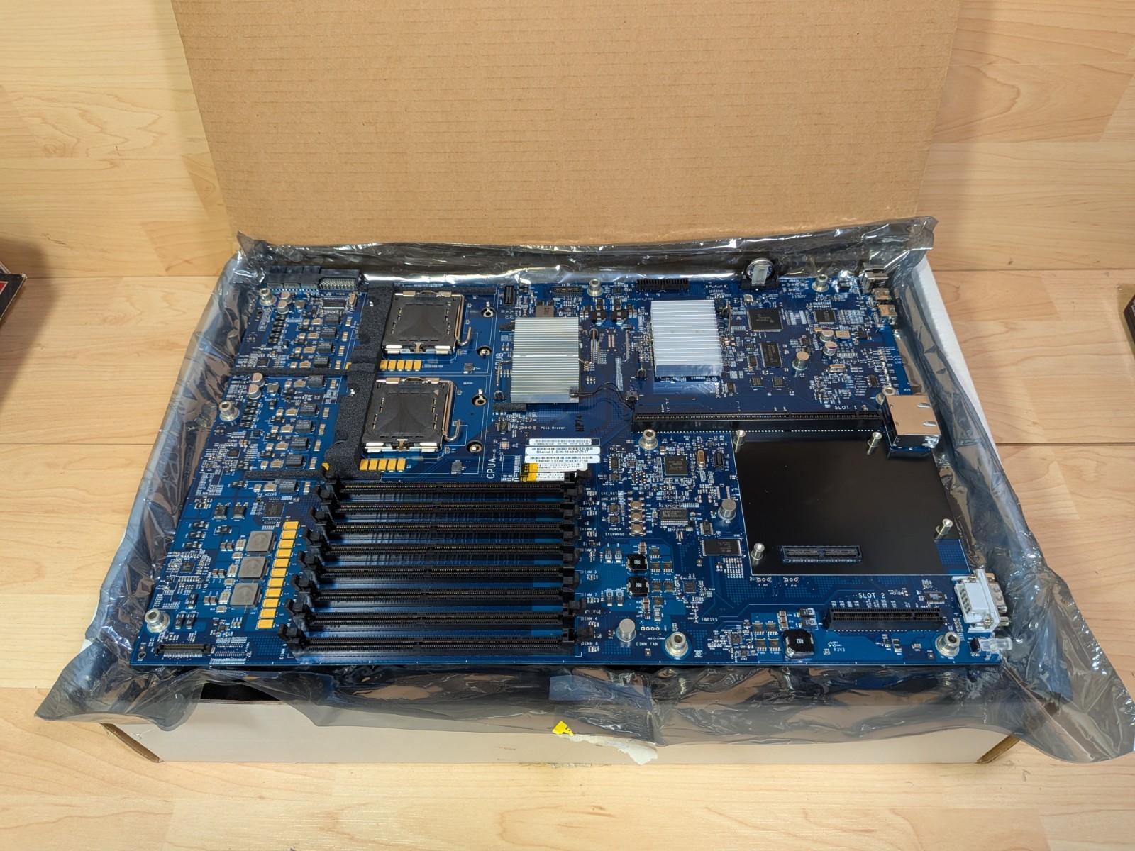 Open Box 2006 APPLE 630-7490 820-2006A MOTHERBOARD APPLE4 CORE INTELXSERVE)