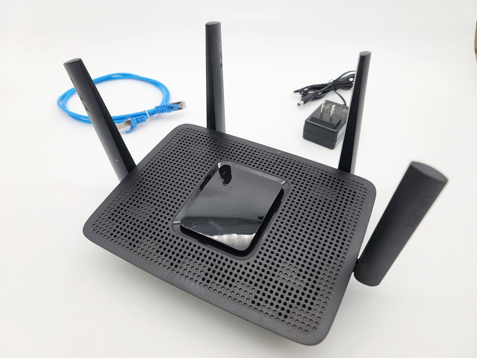 LINKSYS EA8250 AC2200 TRI-BAND MAX STREAM MESH WI-FI GIGABIT WIRELESS ROUTER