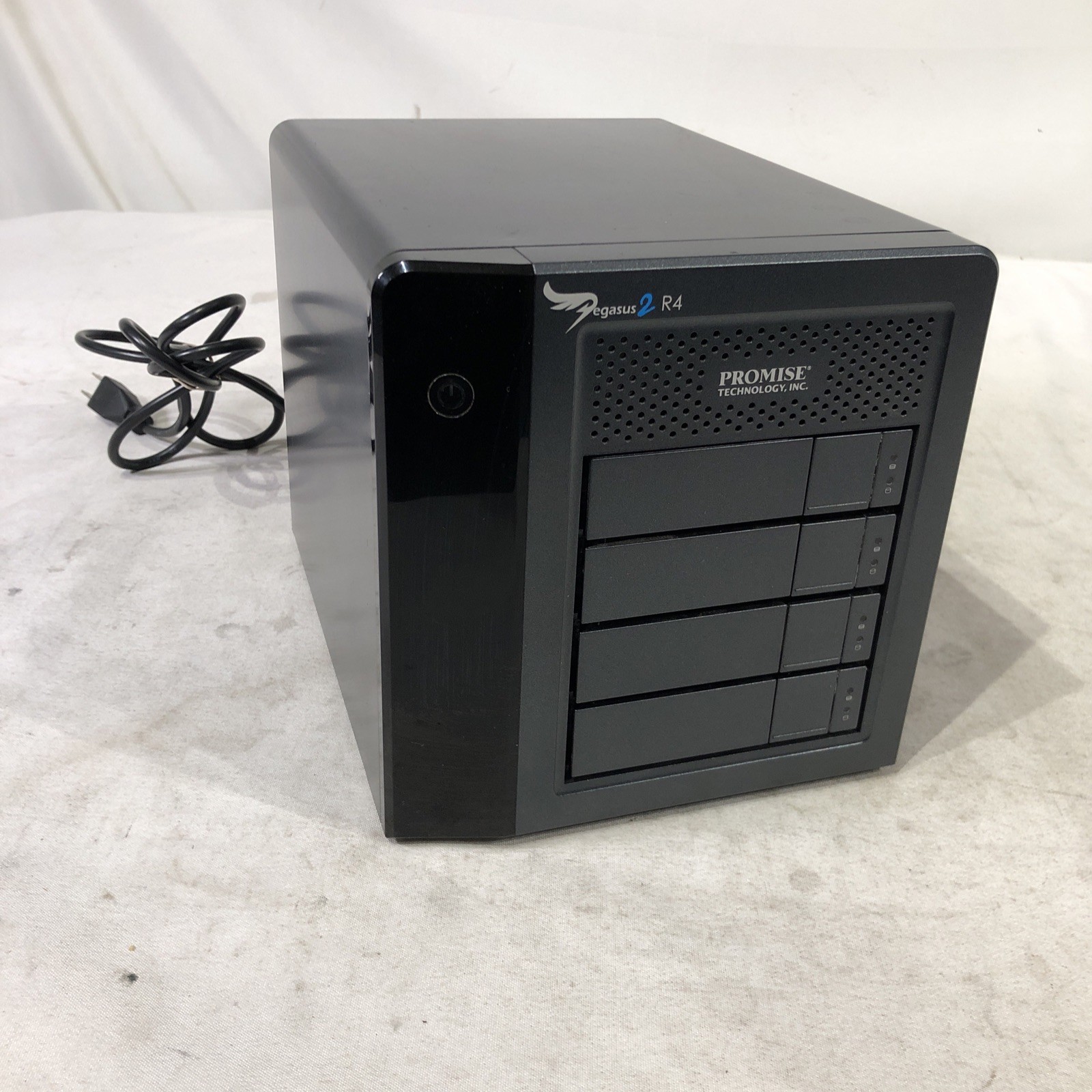 Promise Technology Pegasus2 R4 4Bay Thunderbolt 2 RAID Storage Array 8TB G2U