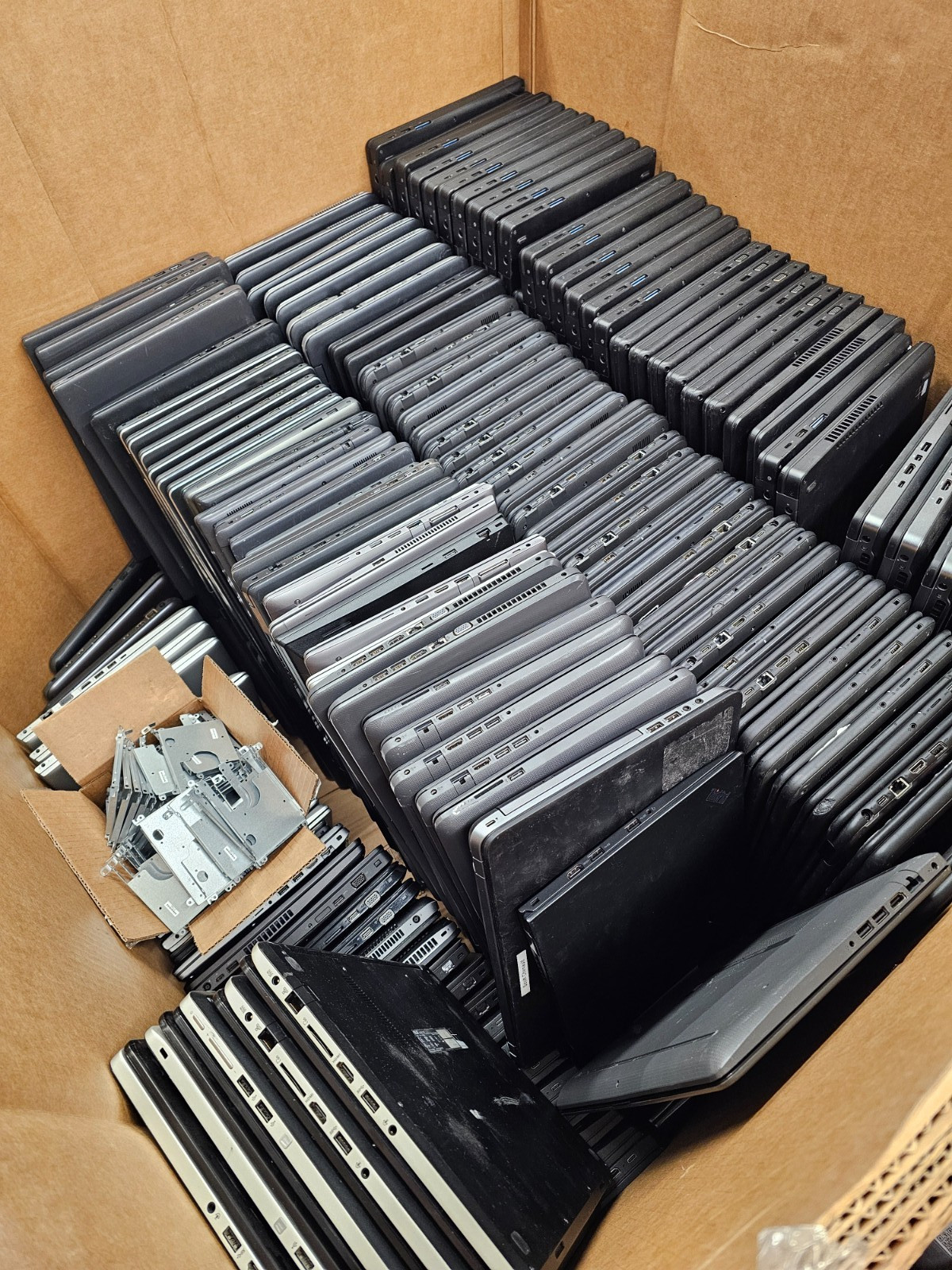 (LOT OF 254 Laptops) Mixed Brands Dell, HP, Lenovo and Asus. (NOT Tested)