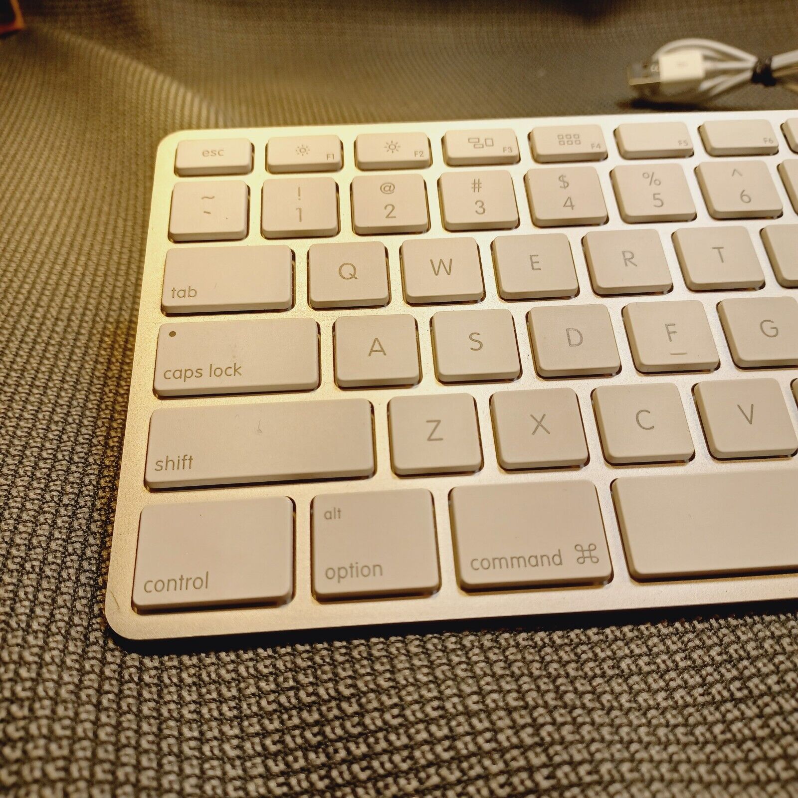 A1243 APPLE - Wired USB Keyboard w/Numeric Keypad for iMac, Mac Mini, Pro,