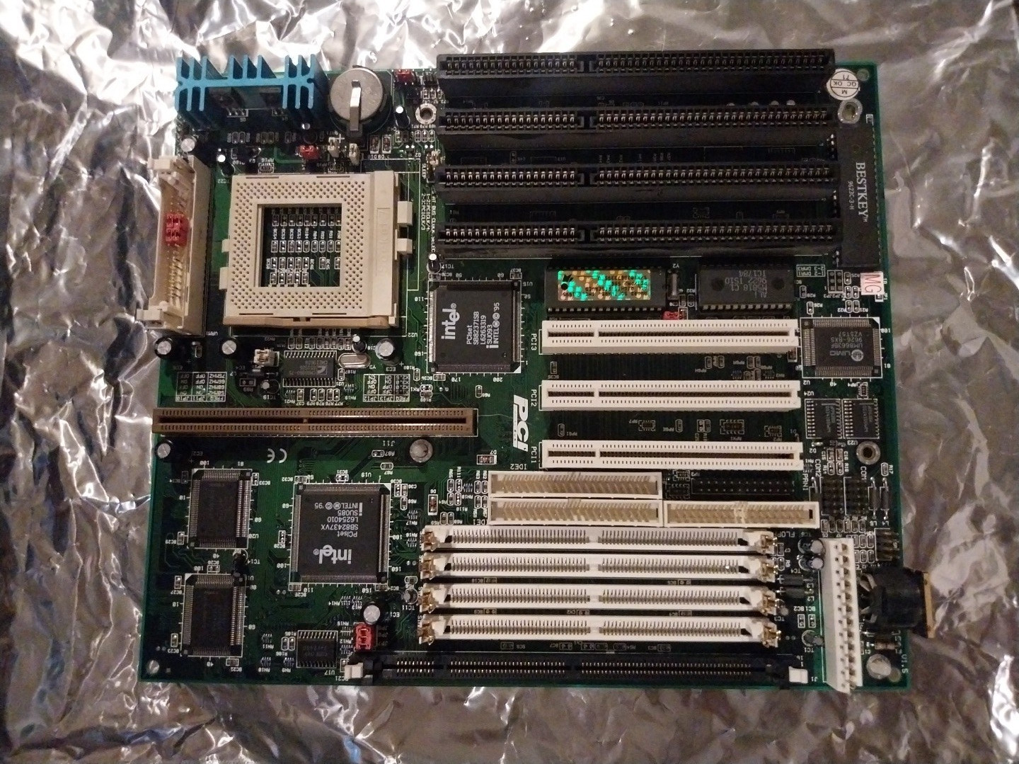 PCChips M520 Socket 7 Motherboard Intel 430VX 4 ISA 3 PCI Vintage PC Untested