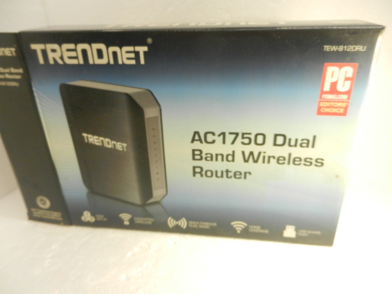 TRENDnet TEW-812DRU AC1750 Dual Band Wireless Gigabit Router USB Gaming Router