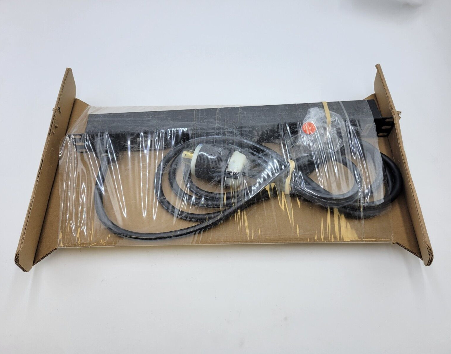 Vertiv Geist 12949 8-Outlets Basic PDU 16 Amp 208-240 Volt NEMA L6-20P Twistlock