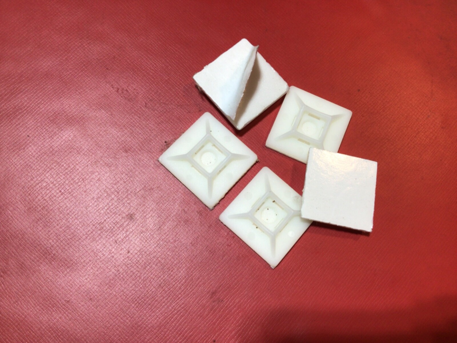 100 PCS Self Adhesive Cable Wire Tie Mounts Mounting Base Clips