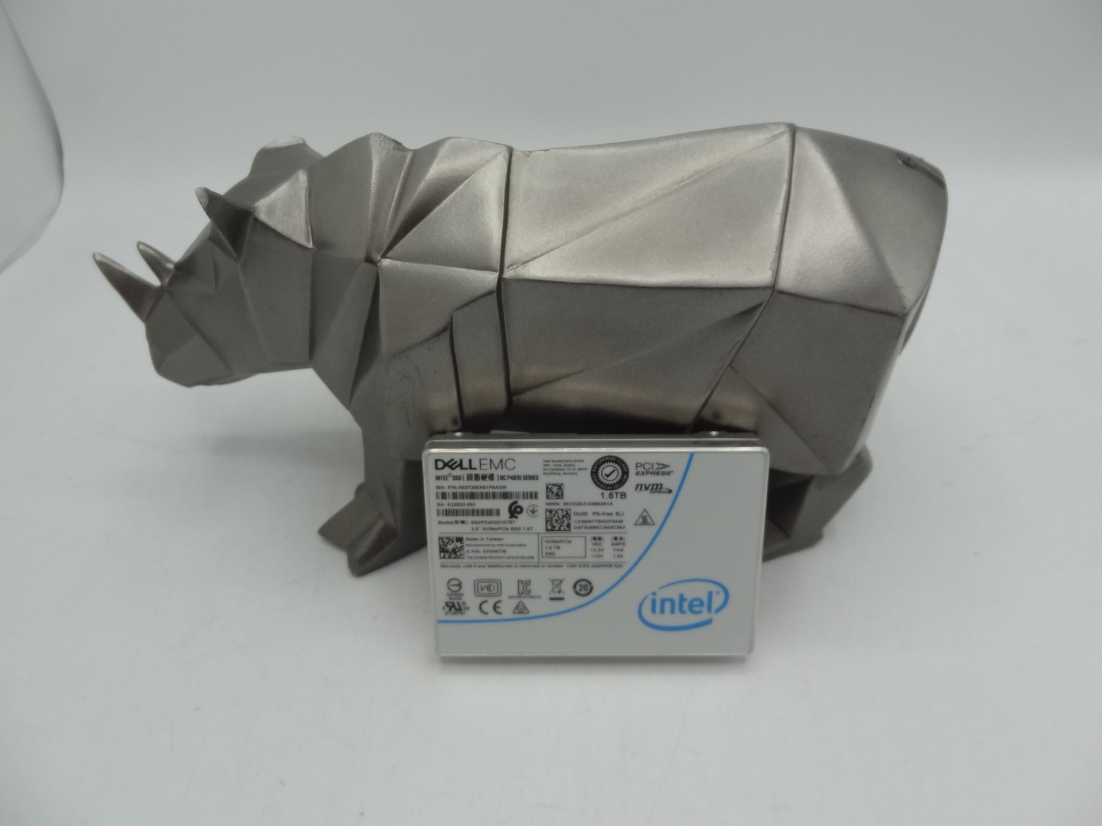 Dell YWWTM 1.6TB TLC NVMe 2.5inch Gen3 x4 MU SSD