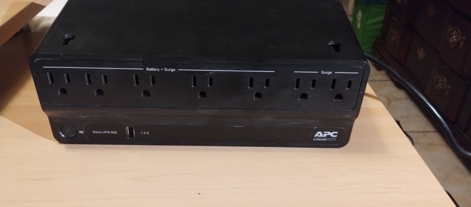 APC BACK-UPS 600 Power Supply 7 Outlets  1 USB Port BE600M1 Tested