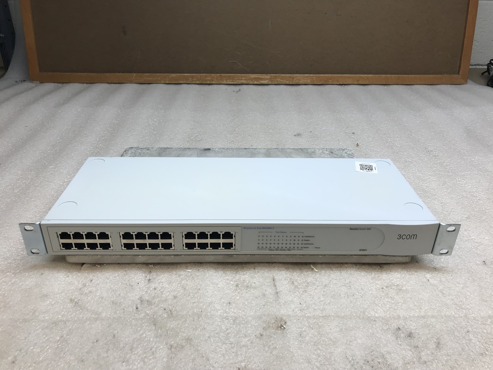 3Com SuperStack 3 Baseline 3C16471 24-Port 10/100 Ethernet Switch - Tested