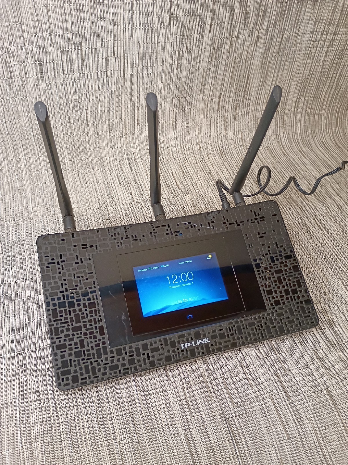 TP-Link P5 AC 1900 Touch Screen WiFi Gigabit Router - Powers On, Untested
