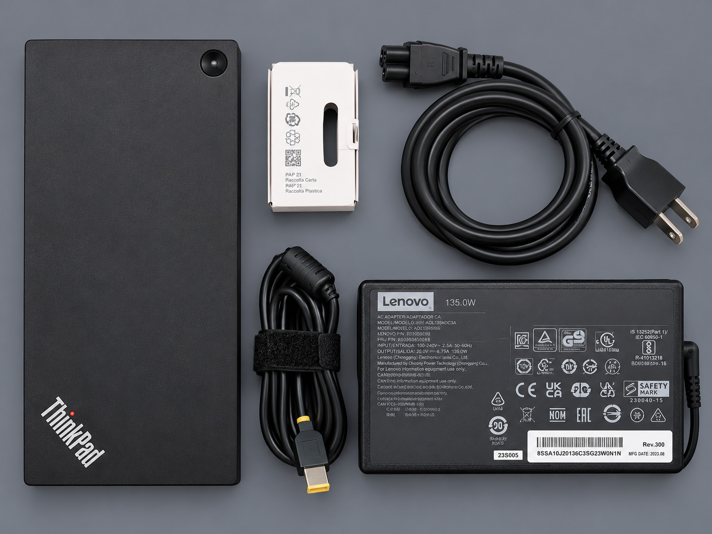 Lenovo ThinkPad Universal USB-C USB-A Dock 40AF DisplayLink 4K 135W Adapter