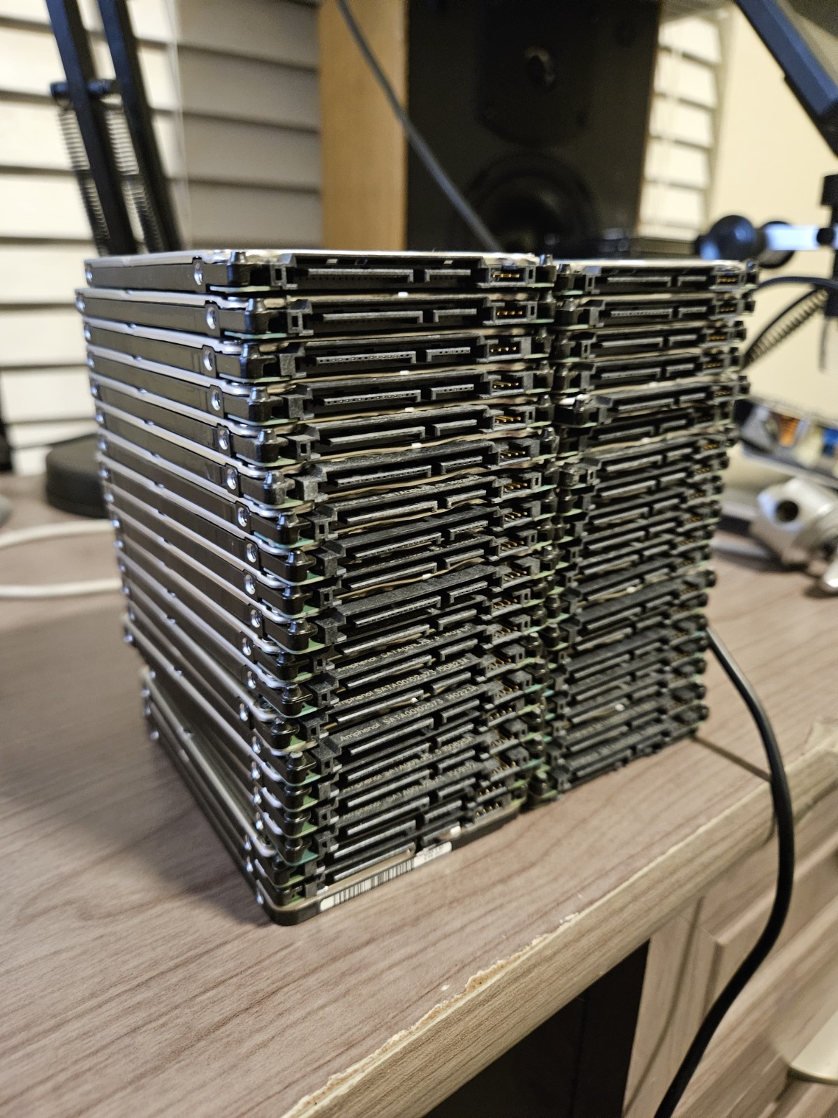 lot of 40 HARD DISK  DRIVES  256GB 2.5" SATA WD 3200 LPCX