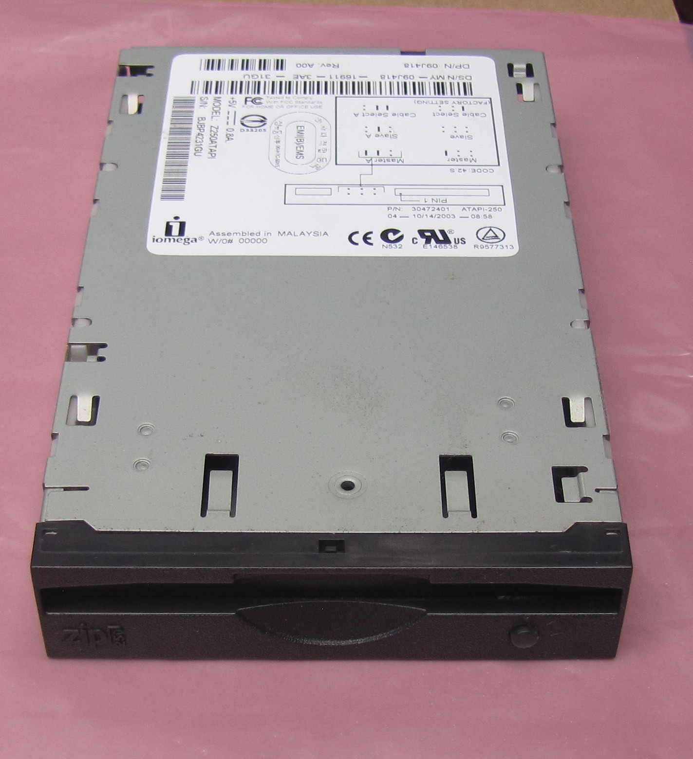 Iomega Zip Z250ATAPI VINTAGE 250MB Zip Media Removal Media Drive