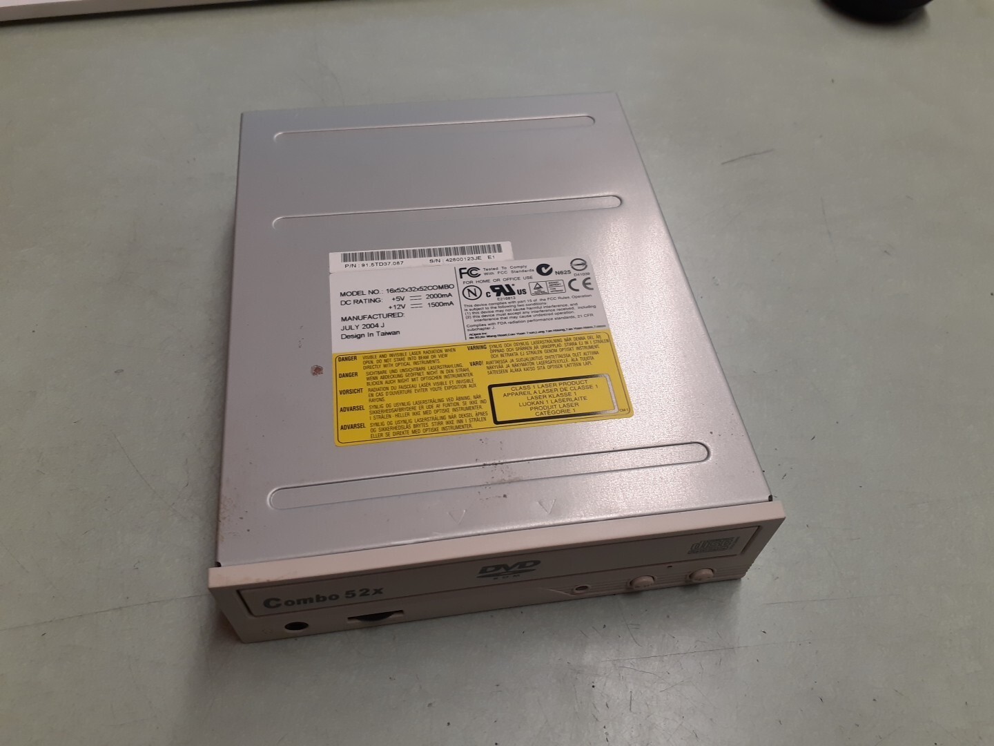 AOpen 16x52x32x52COMBO DVD-ROM CD Rewritable Drive 91.5TD37.087 - Beige Bezel