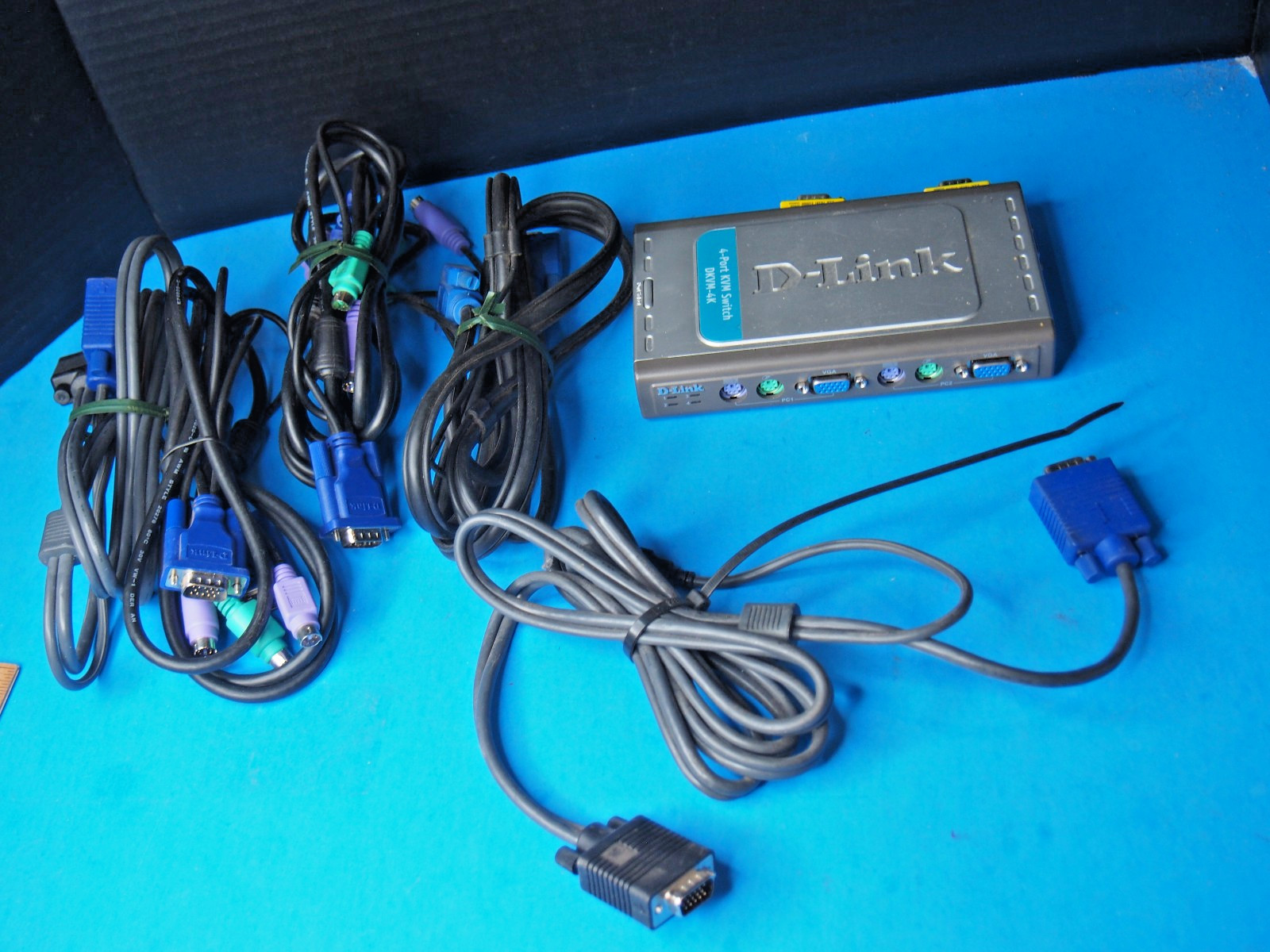 D-Link 4 Port KVM Switch DKVM-4K All wires Shown included