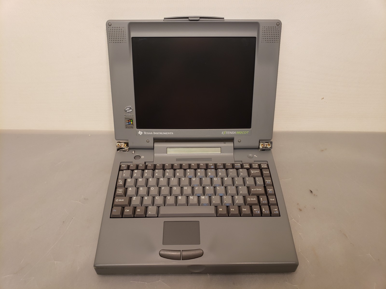 Vintage TI Texas Instruments Extensa 560CDT Laptop *Parts Repair Bad Hinges