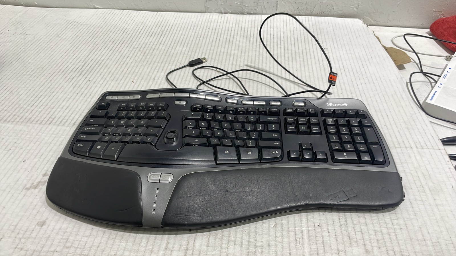 Microsoft Natural Ergonomic Keyboard 4000 Wired USB KU-0462 Black Unit