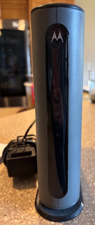 Motorola Model MG7700 24x8 Cable Modem Plus AC 1900 Wi-Fi Modem / Router