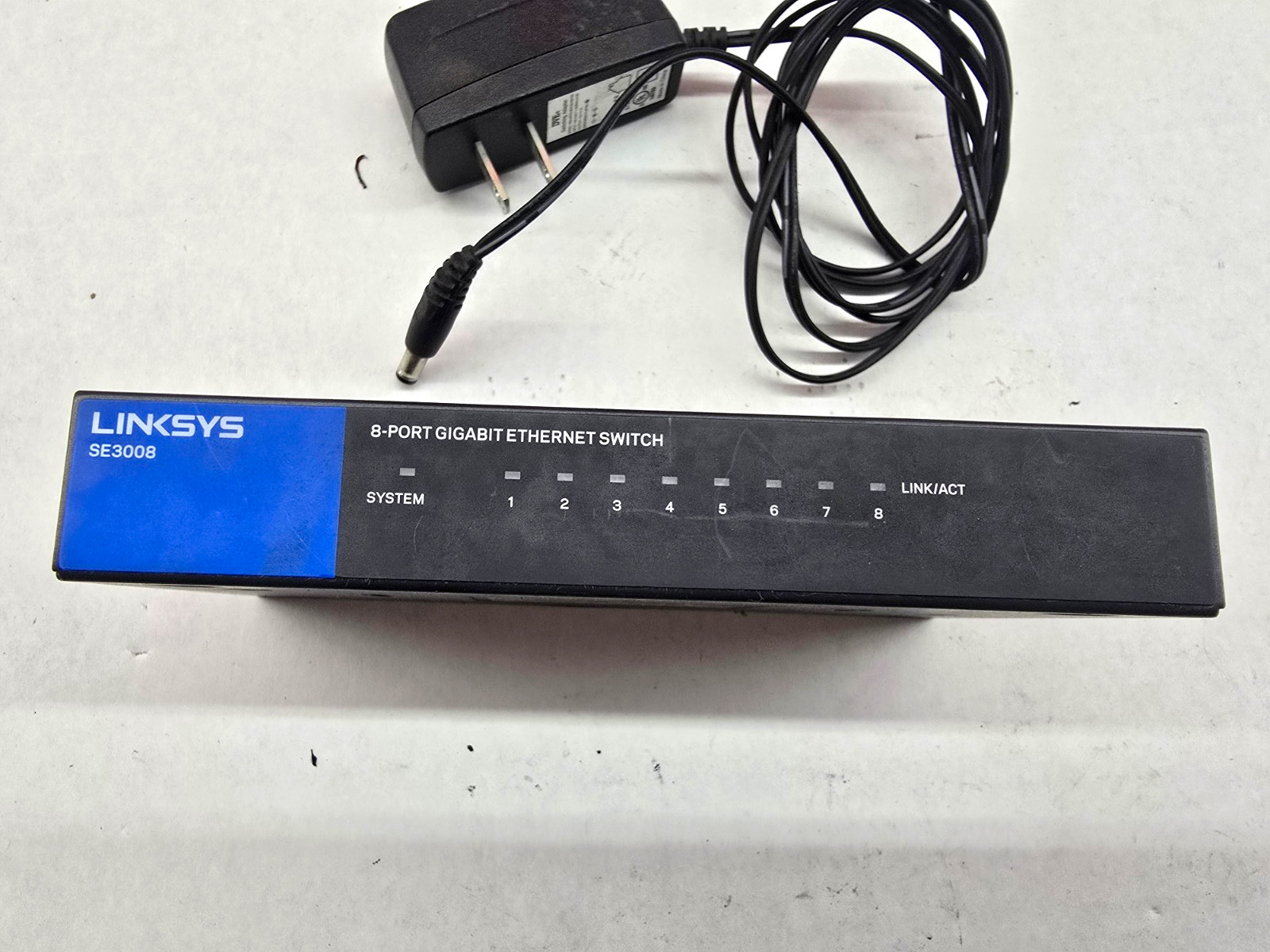 Linksys SE3008 8-Port Unmanaged Layer 2 Gigabit Ethernet Desktop Switch RJ-45