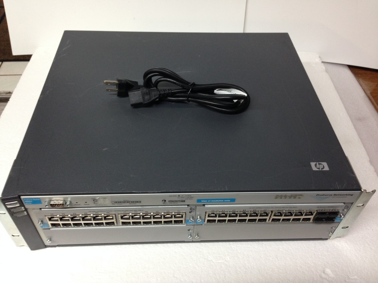 J9064A HP HPE ProCurve 4204vl-48GS Switch Bundle J8768A J9033A w/rackmouth +cord