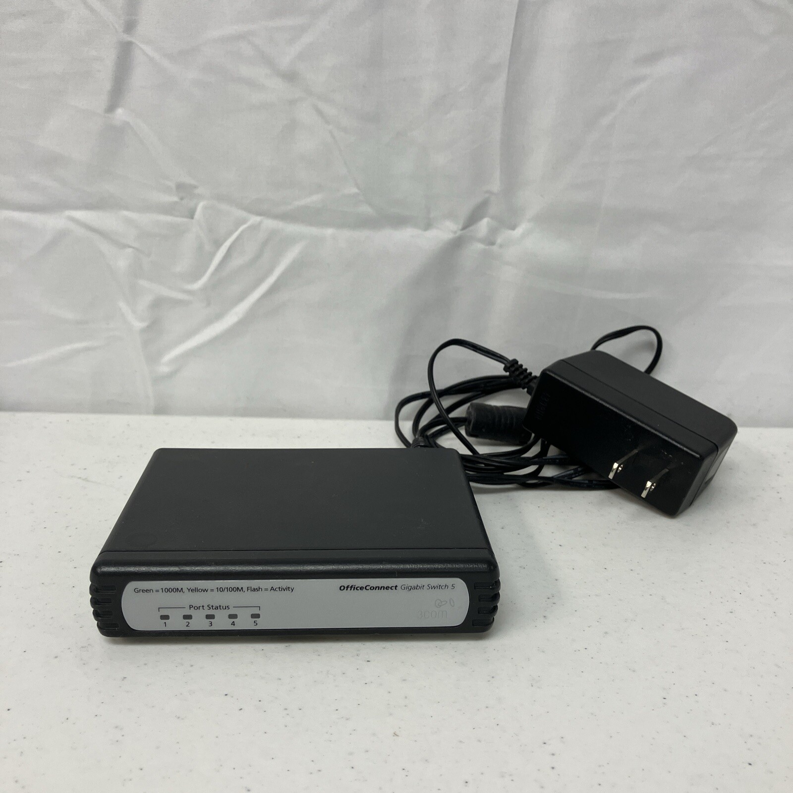 3Com OFFICECONNECT GIGABIT SWITCH 5,  (3C1670500C) 12V 1A