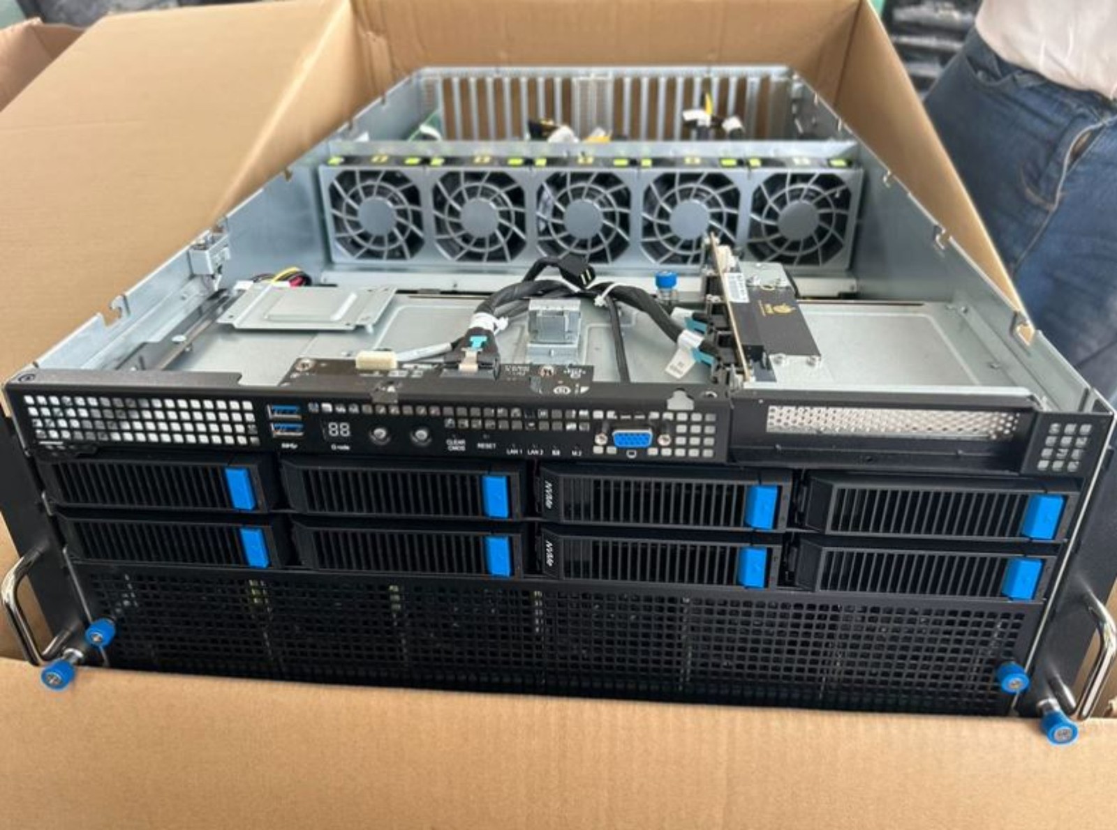 ASUS ESC8000A-E12 4U AI Server 8X3.5"(2 x NVME) 8x GPU For NVIDIA A100 PCIe 5.0