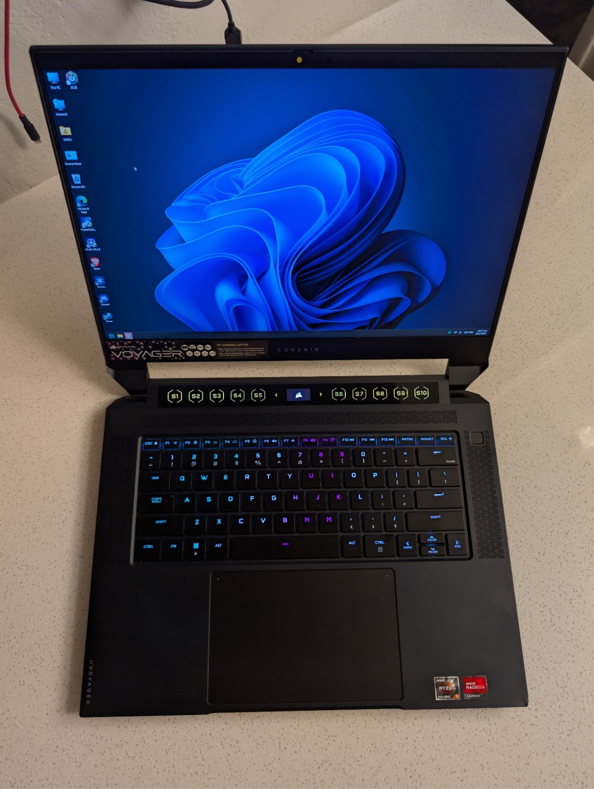 Corsair Voyager A1600 Ryzen 9 6900HS 32GB RAM 1TB SSD 12GB RX6800M - HORSEPOWER