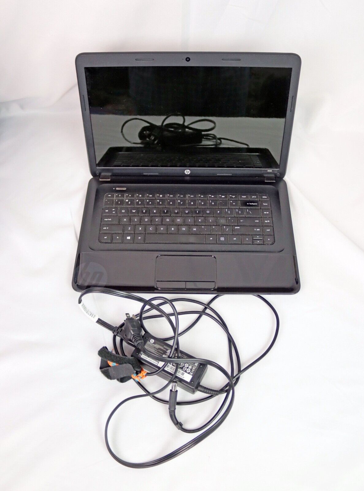 HP 2000 TPN-I107 Laptop, Intel Core i3, HDMI, Battery, Power - For Parts Only