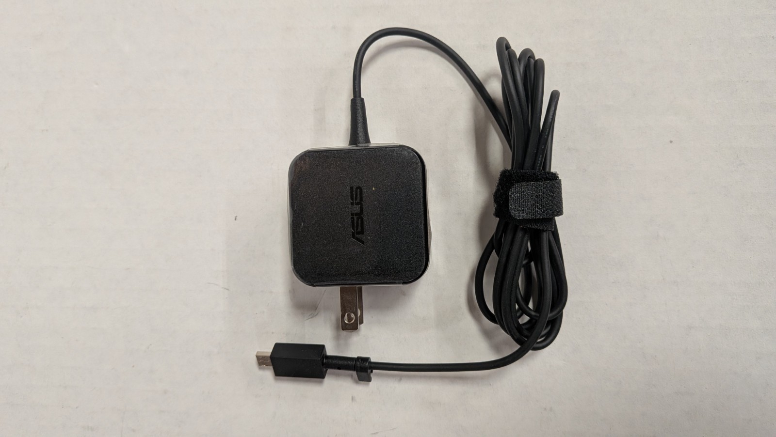 ASUS AC/Standard Adapter ADP-24EW B 12V 2A Black Charger