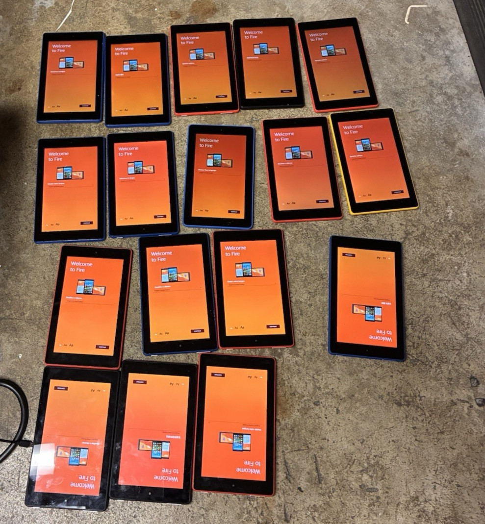 Lot of 16 Used  Amazon Kindle Fire 7" 8GB 7th Gen SR043KL   tablet  bundle