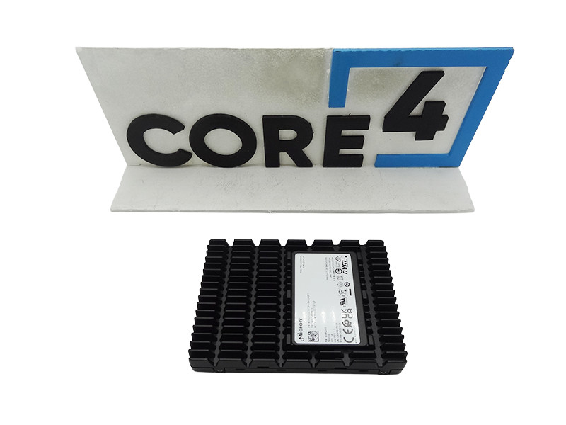 MICRON MTFDKCC7T6TGP 7.68TB 7500 U.3 Gen4 2.5" NVMe SSD
