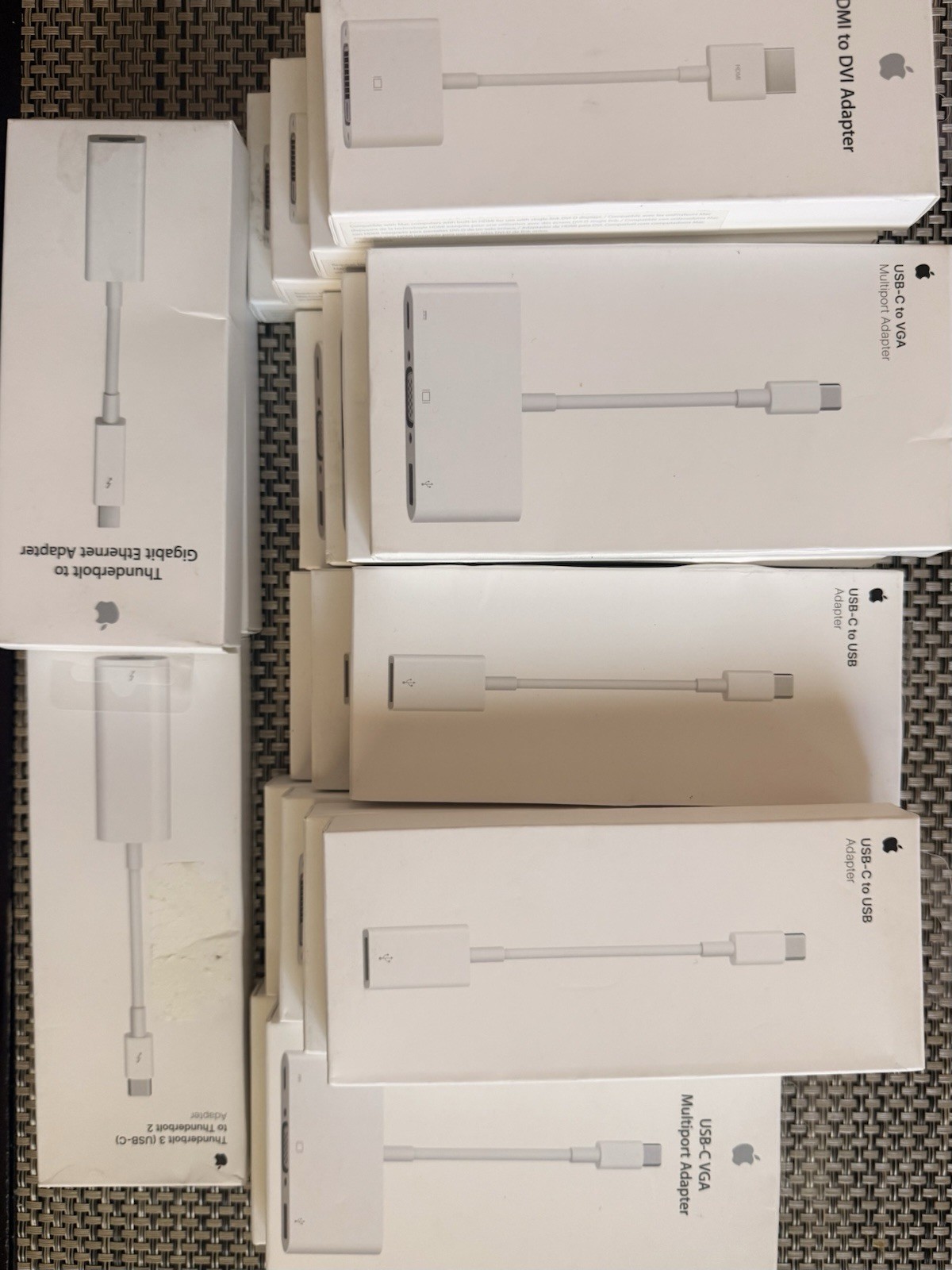 New Lot of 20 Units Genuine OEM Apple Adapter