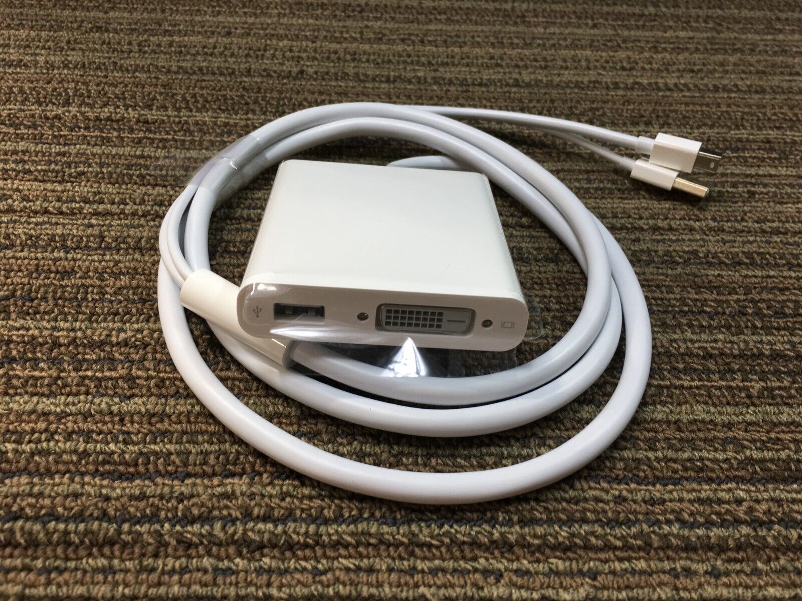 Apple Mini Display Port to Dual-link DVI Adapter - White