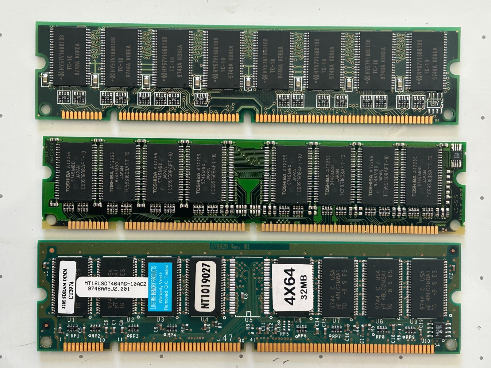 3 x 32MB = 96MB ,  168-Pin DIMM Memory Module TOSHIBA, Hynix