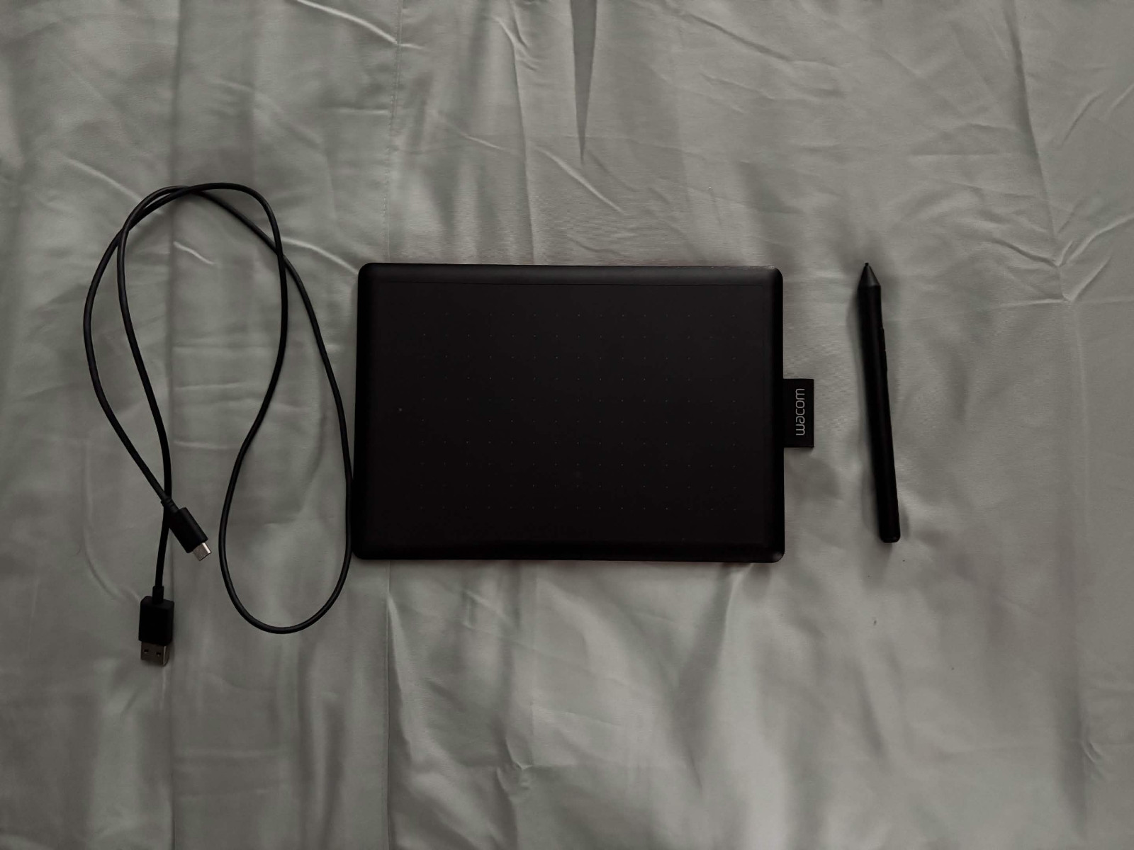 One by Wacom (CTL-472)