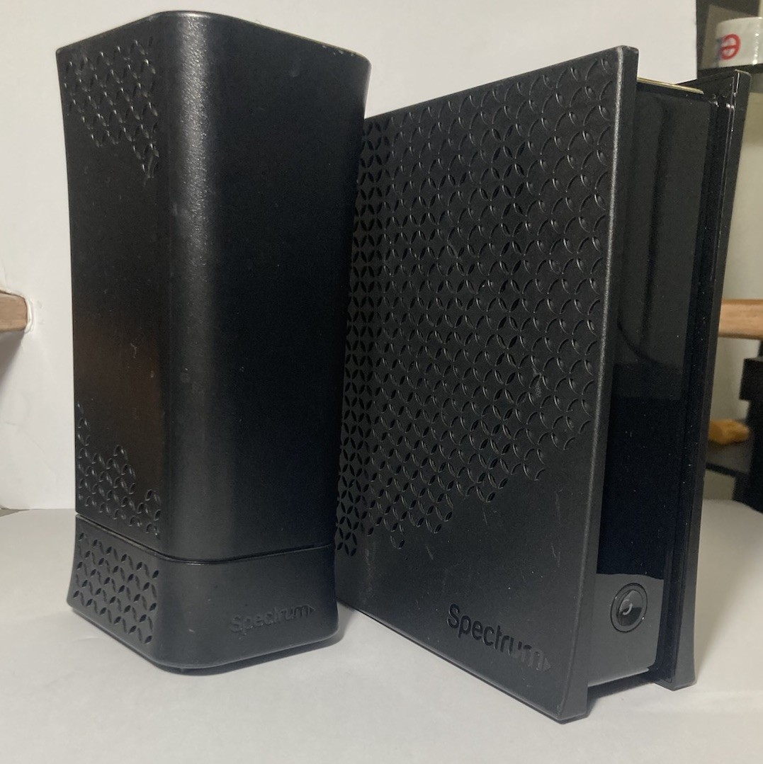 Spectrum RAC2V1K WiFi Router & E31T2V1 DOCSIS 3.1 Cable Modem Bundle