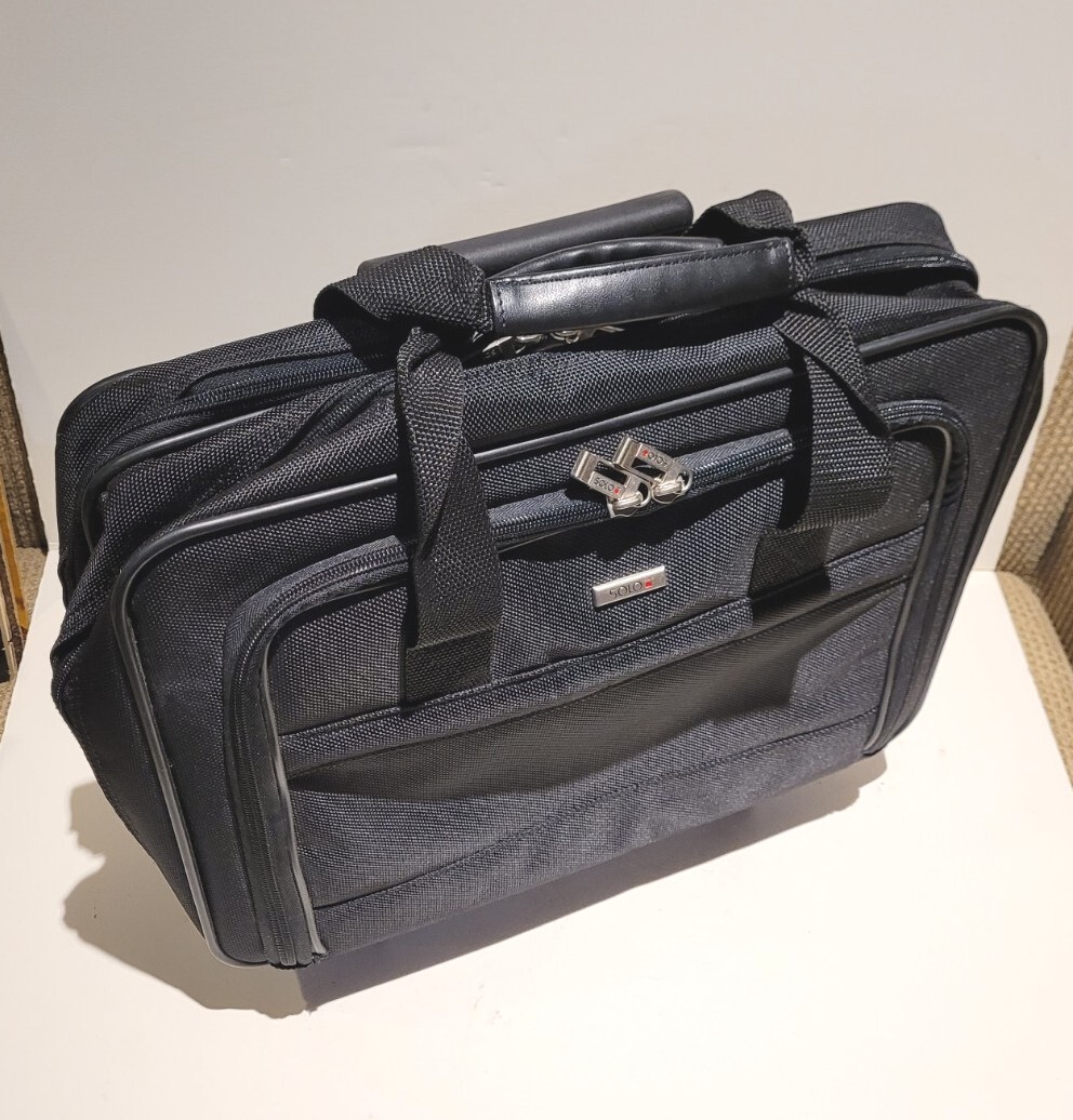 SOLO Classic Rolling Black Notebook Laptop Travel Case B100-4 Carry On Excellent