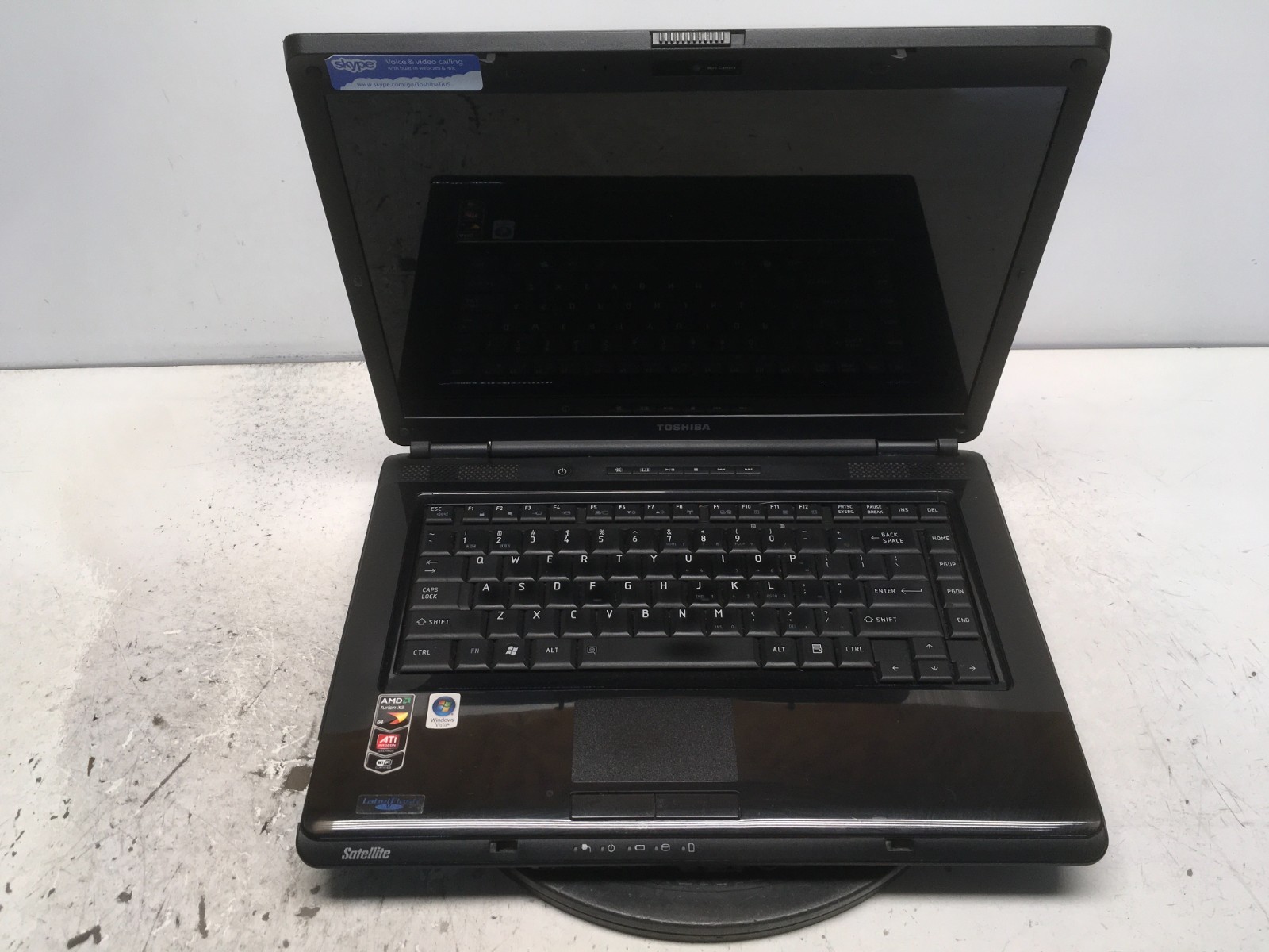 Toshiba Satellite L305D AMD Turion 64 X2 TL-60 2GHz 2 GB NO HDD No Batt
