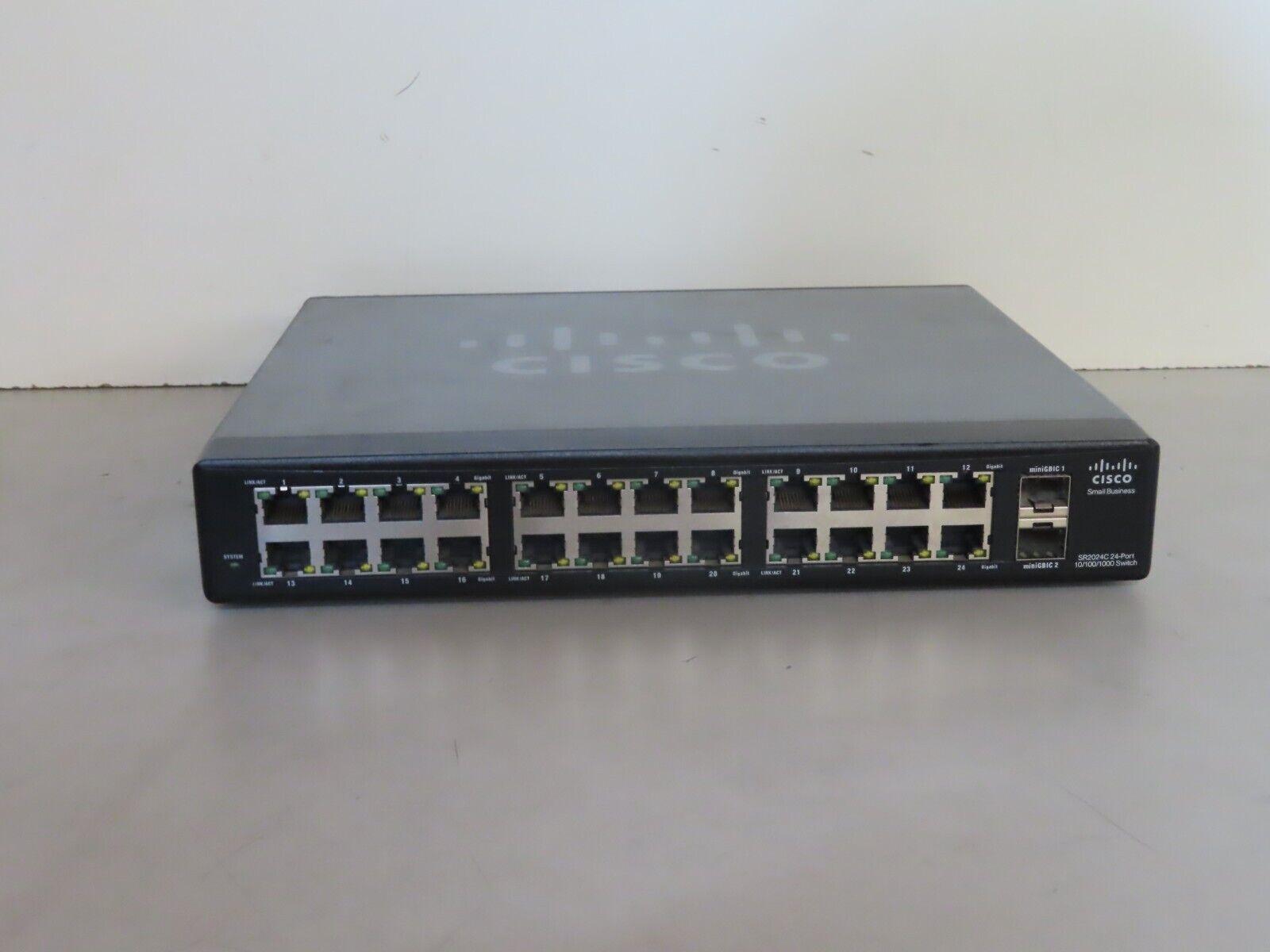 Cisco Linksys 24-Port 10/100/1000 Gigabit Ethernet Network Switch SR2024C