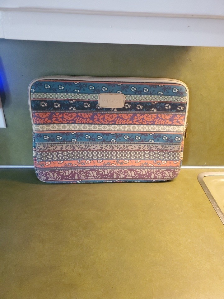 DACHEE Laptop Case Sleeve Bag Zip Top Faux Fur Inside. Boho Grandma Floral Clean