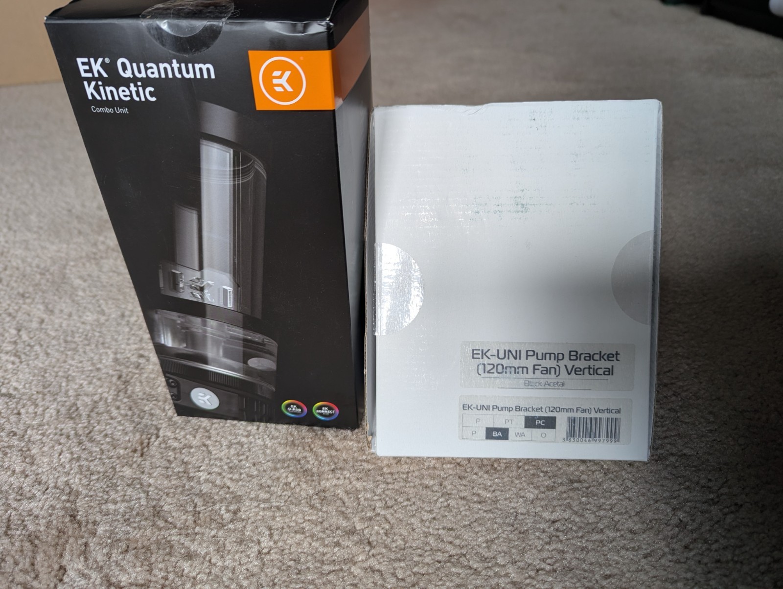 EK-Quantum Kinetic TBE 200 D5 D-RGB Pump+Reservior and Vertical Bracket