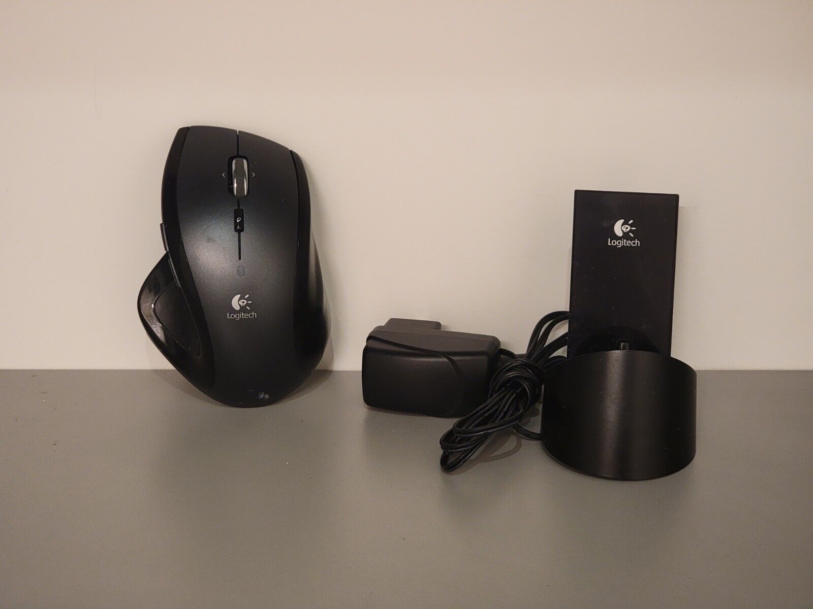 Logitech MX Revolution Ergonomic Wireless Laser Mouse & Charger No Dongle 