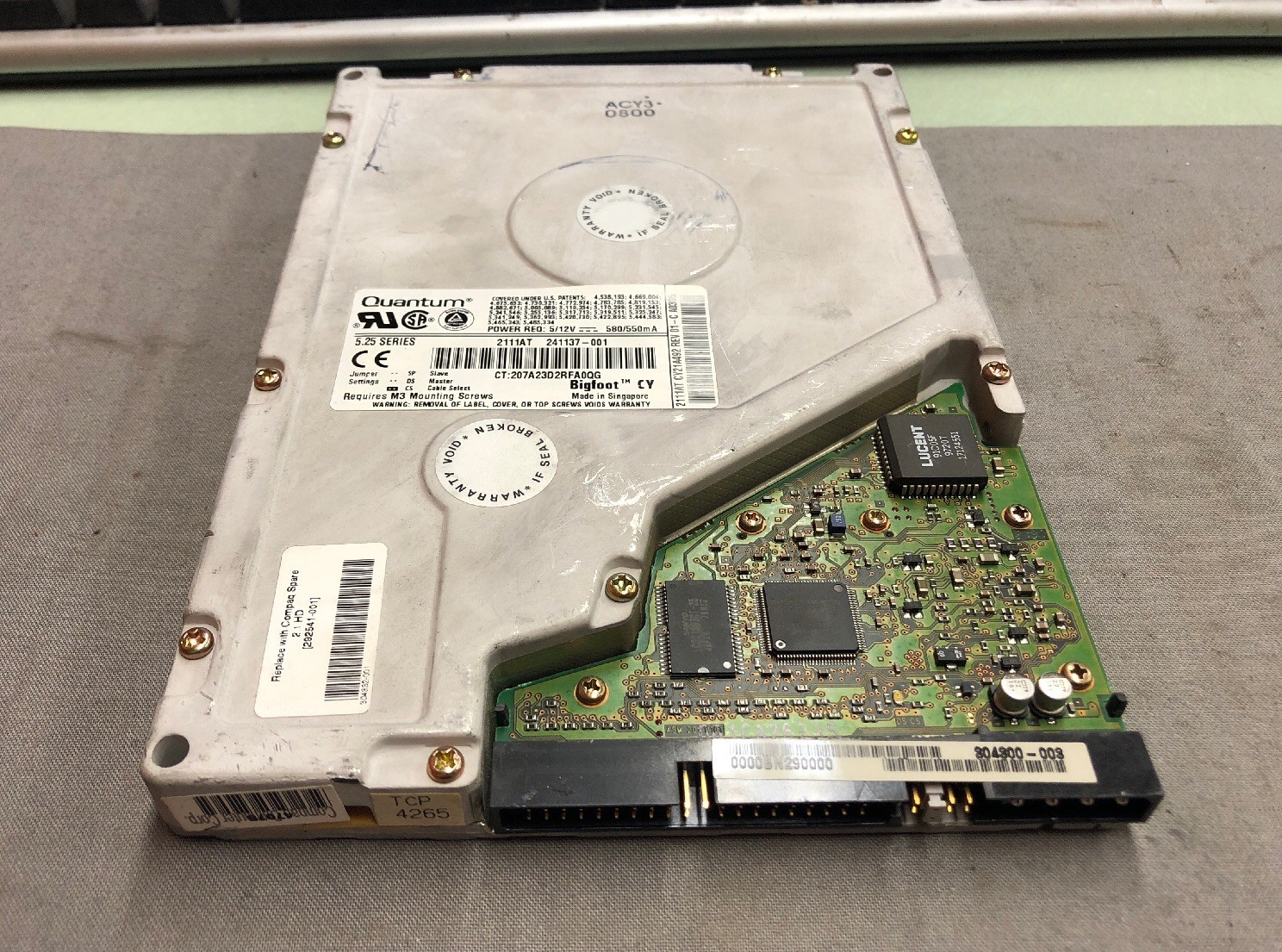 VINTAGE Quantum Bigfoot CY 241137-001 CY21A492 REV 01-C 2.1GB 5.25" Hard DriVE